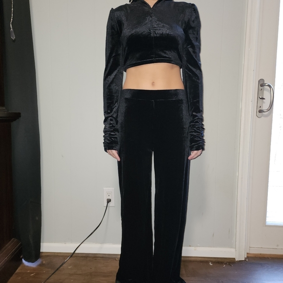 NWT Dolls Kill Sexy , Soft Velor Crop Top And Pant Set - Picture 8 of 9